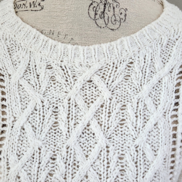 KAISELY women's white distressed hem sweater in S - Picture 6 of 7